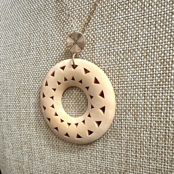 Round Laser Cut Wood Necklace Long Link Chain Gold Tone - Picture 6 of 9
